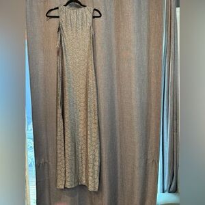 Chic Sleeveless Metallic Gown